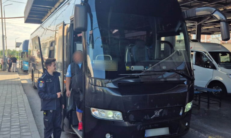 Carte de identitate românească falsă, descoperită la Vama Albița