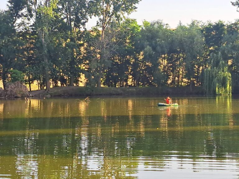 VIDEO, FOTO Un bărbat de 49 de ani s-a înecat în lacul Bălăneasa, comuna Pochidia