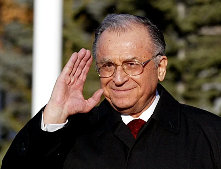 Fostul președinte al României, Ion Iliescu, este internat în stare gravă la ATI la Spitalul SRI