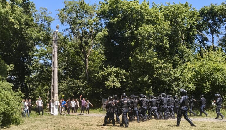 Exercițiu al jandarmilor vasluieni în pădurea Paiu, scenariu legat de o posibilă revoltă populară