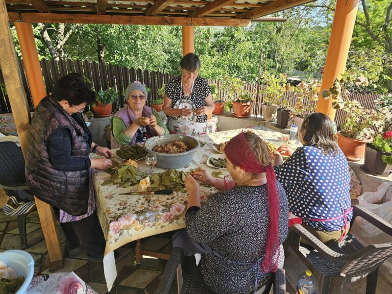 Astăzi, este Ziua Comunei Bălteni. Mii de sarmale au fost pregătite pentru oaspeți (VIDEO)