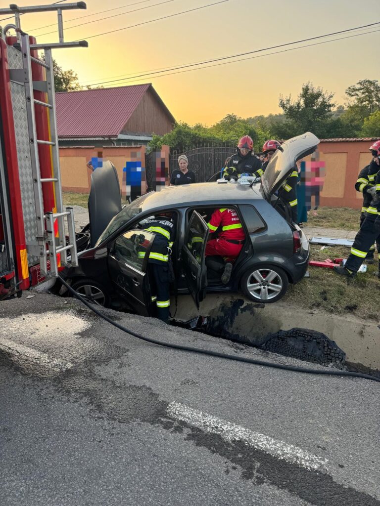 FOTO Accident GRAV la Solești, o persoană a decedat, trei sunt rănite grav. Toți patru veneau de la nuntă