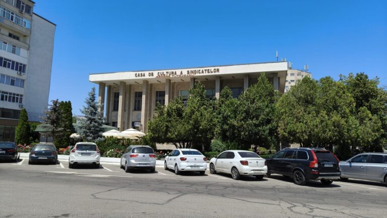 Primăria Bârlad propune un tarif de 2 lei/oră, la parcările cu plată din oraș