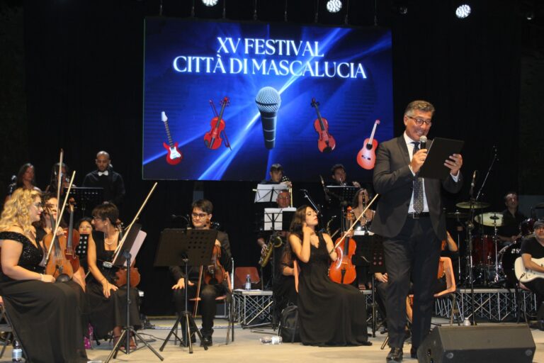 Compozitorul Claudiu Bulete, actorul Daniel Budeanu și finalistul de la Vocea României, Alex Maxim, participă la Festivalul ”Citta di Mascalucia”, în Italia
