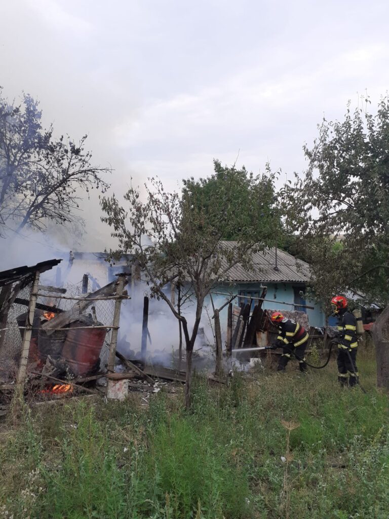 UPDATE INCENDIU VALEA GRECULUI Un bărbat a încercat o butelie cu flacăra de la chibrit