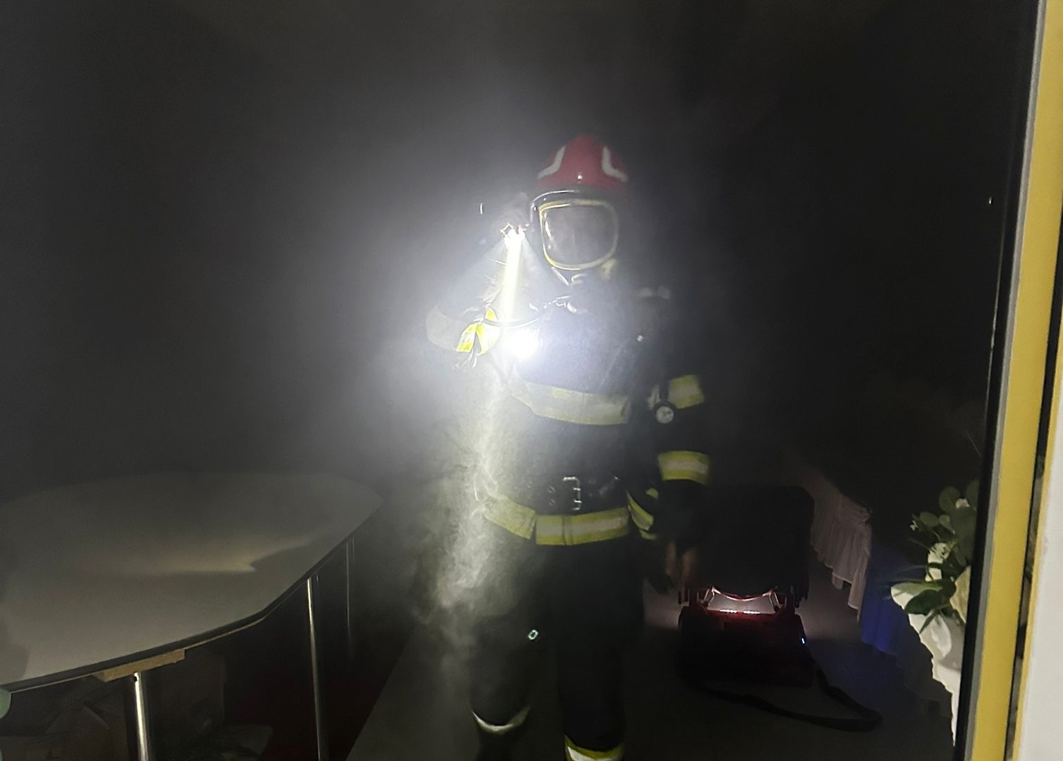 incendiu restaurant ambasador 32