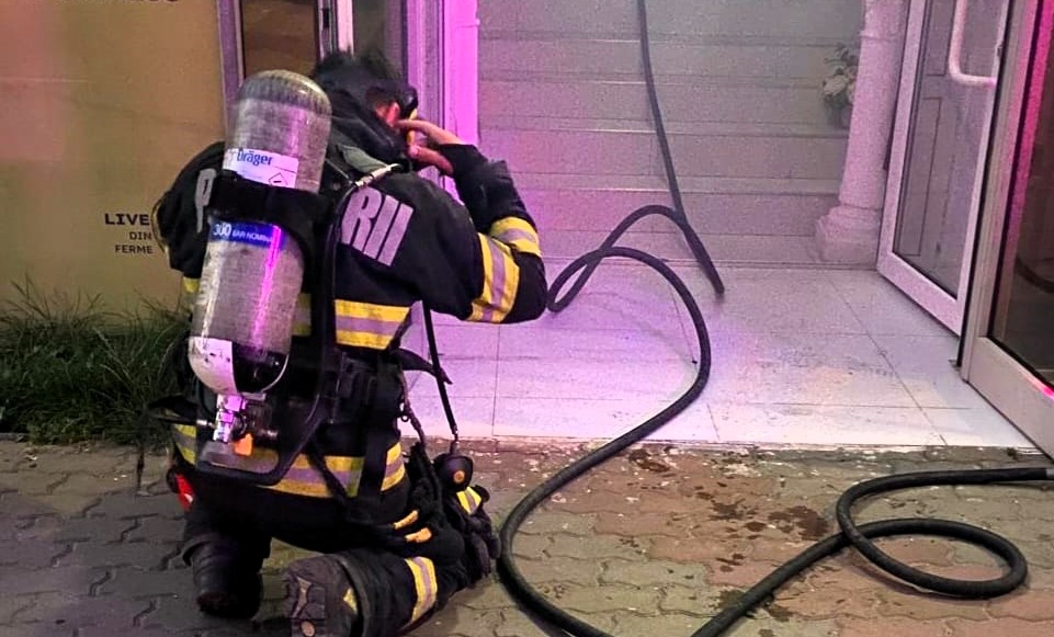incendiu restaurant ambasador 33