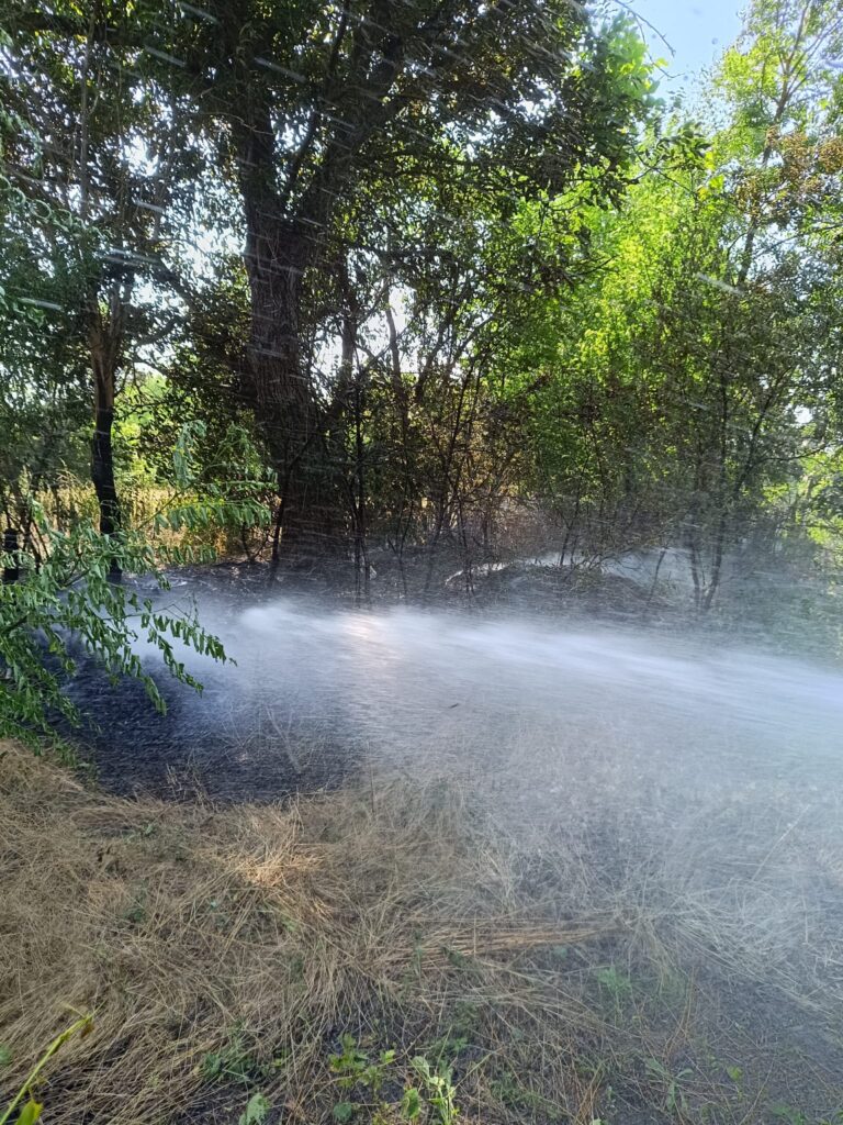 Incendiu stins de primar și de voluntarii SVSU, la Bunești Averești