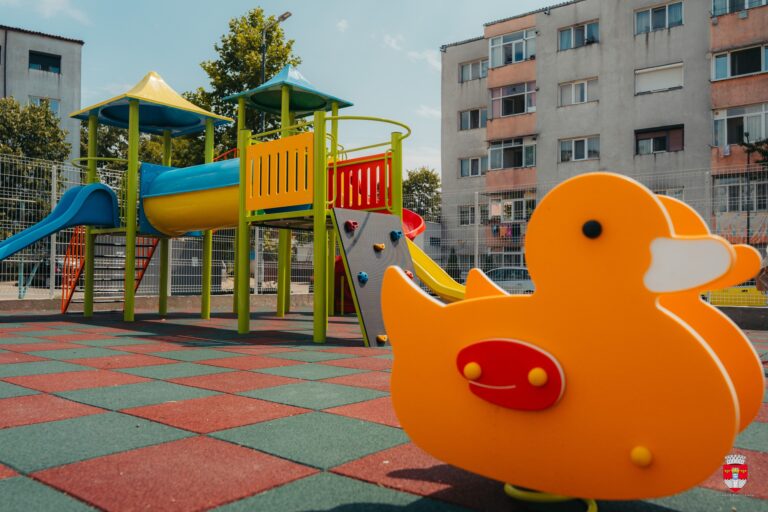 Răspunsul Primăriei Vaslui, la nemulțumirile privind locurile de joacă închise: ”Vă rugăm să aveți răbdare”