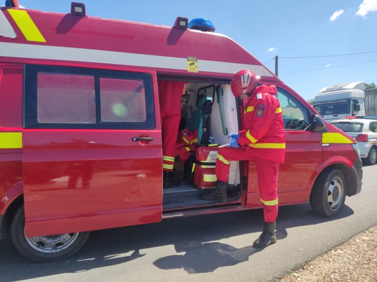 Un bărbat a murit strivit de tractor, în pădure, la Epureni