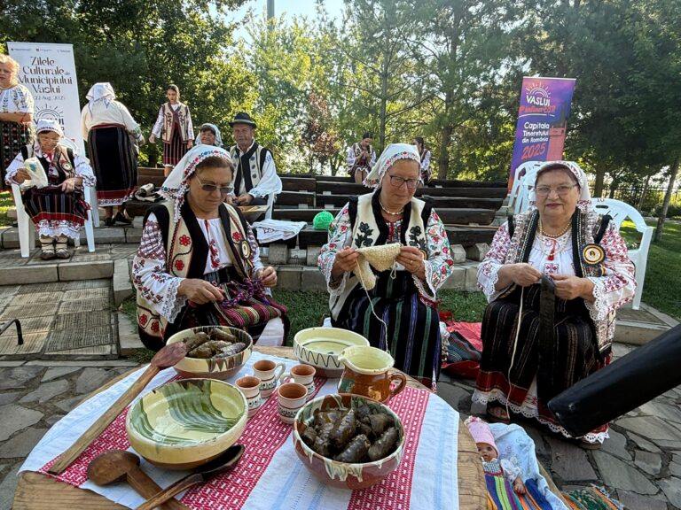 Vechile meșteșuguri populare ale Vasluiului readuse la viață în curtea bisericii ctitorită de Ștefan cel Mare