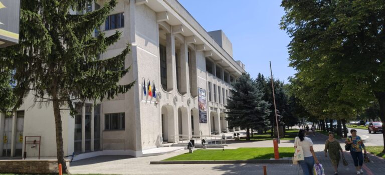 Teatrul ”V.I. Popa” invită vasluienii la comedia ”Loto Parastas”, vineri, pe 31 octombrie