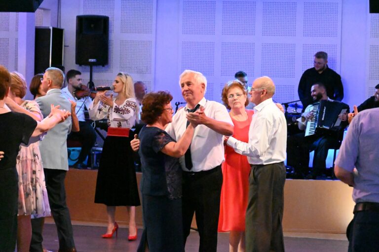 Nunta de aur: 104 cupluri din Vaslui au sărbătorit 50 de ani de căsătorie