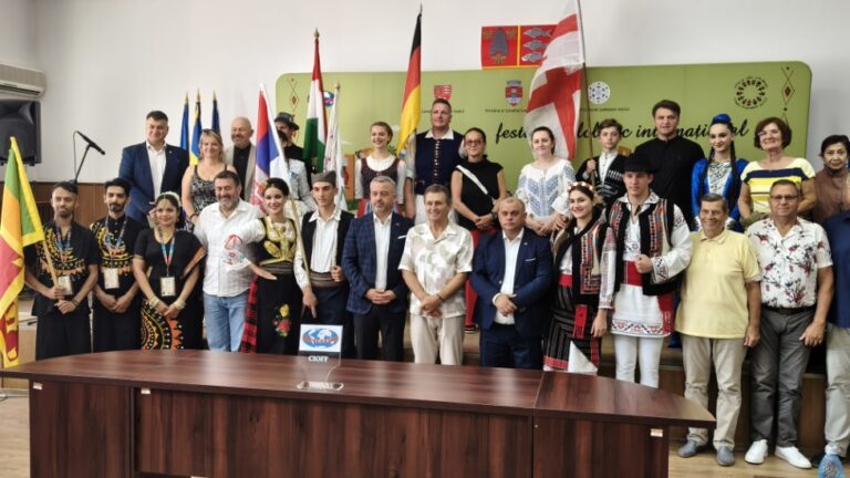 A început Hora din Străbuni, Vaslui 2025, ediția a 9-a! Reuniunea oficială de la CJ Vaslui