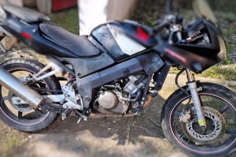 La 18 ani, a furat o motocicletă și a plecat la plimbare prin sat, în comuna Oltenești