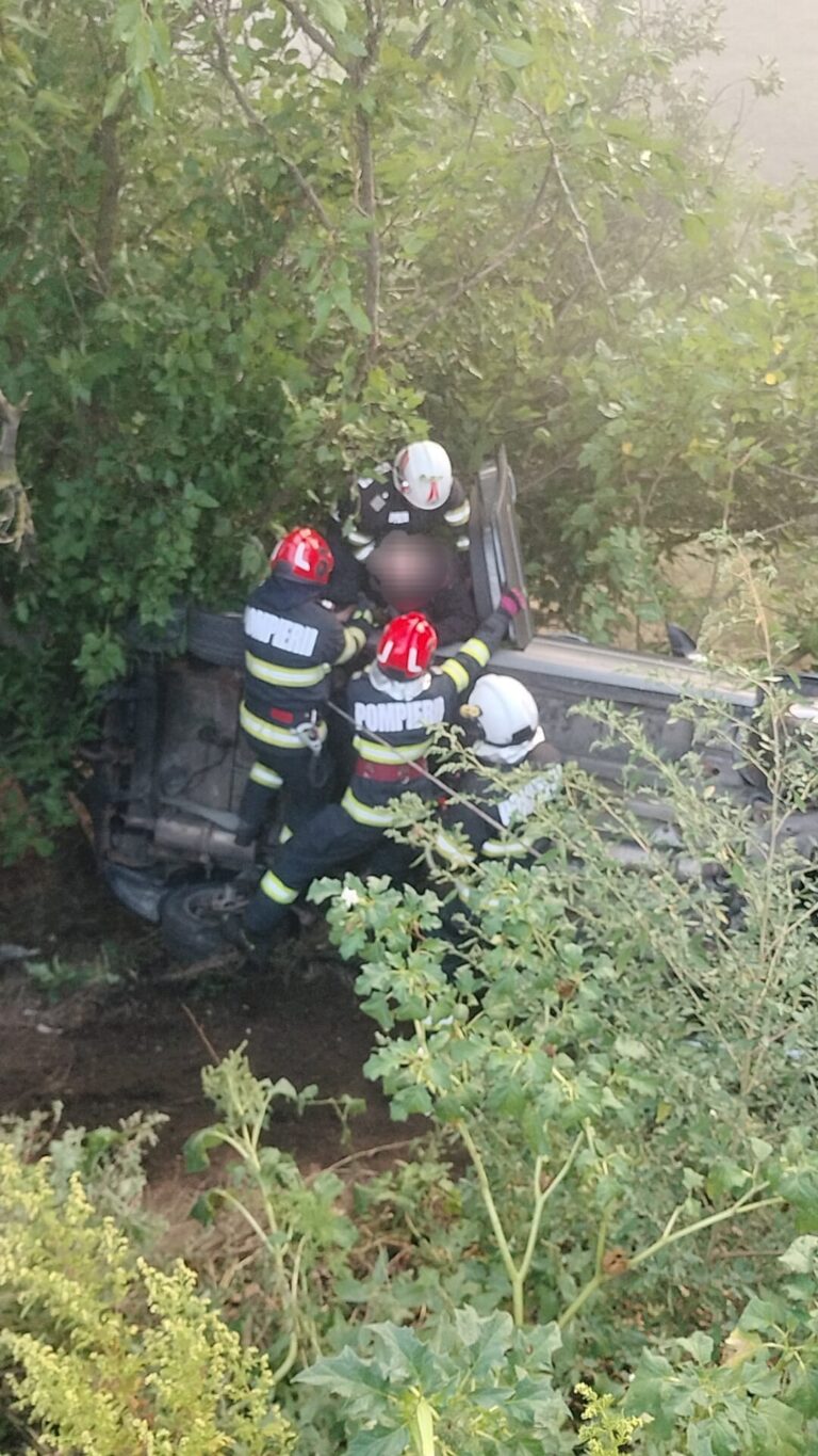 Accident grav la Ivești, două persoane sunt încarcerate