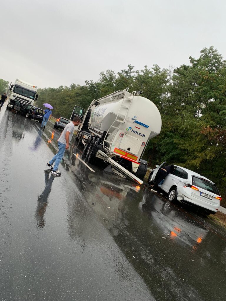 FOTO Accident cu ȘASE autovehicule, pe DE 581. Sunt 9 persoane implicate, niciuna nu este rănită