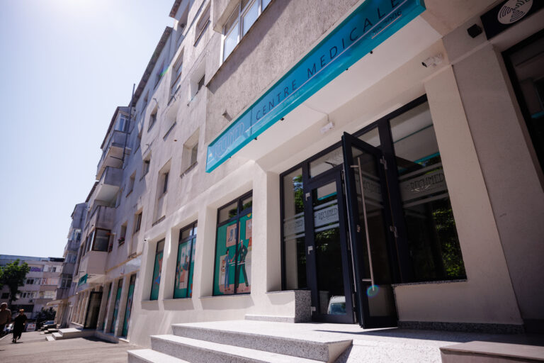 GALERIE FOTO Este ultramodernă, luminoasă, primitoare! Clinica Recumed, din municipiul Huși, etalon în domeniul sănătății!