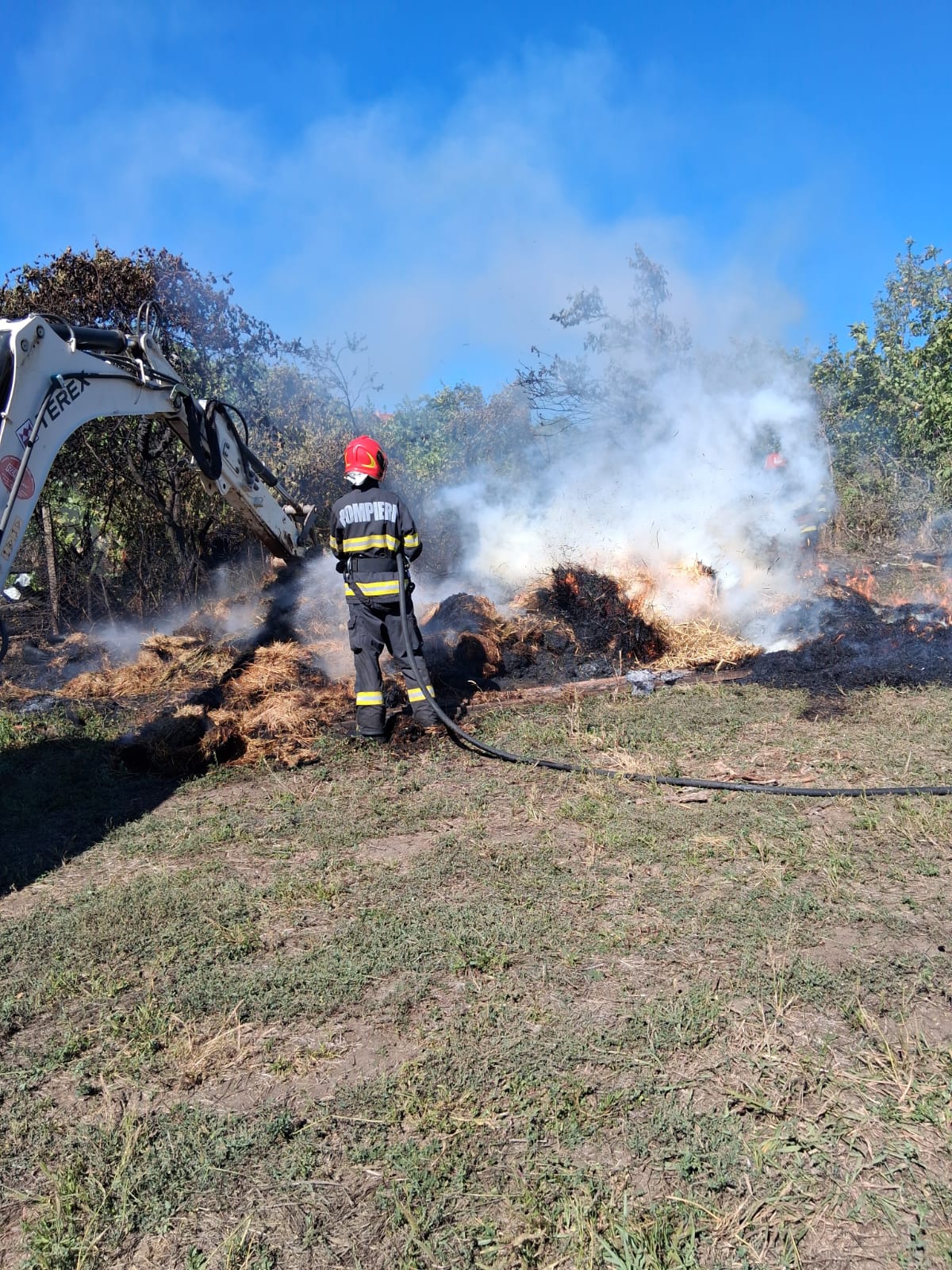 incendiu baloti vegetatie uscata 221