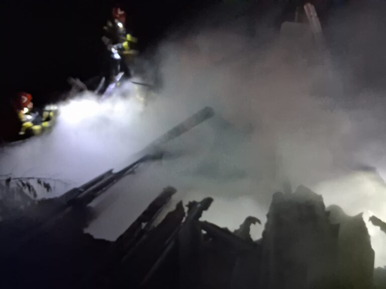Incendiu, noaptea trecută, la Stoișești, în comuna Banca