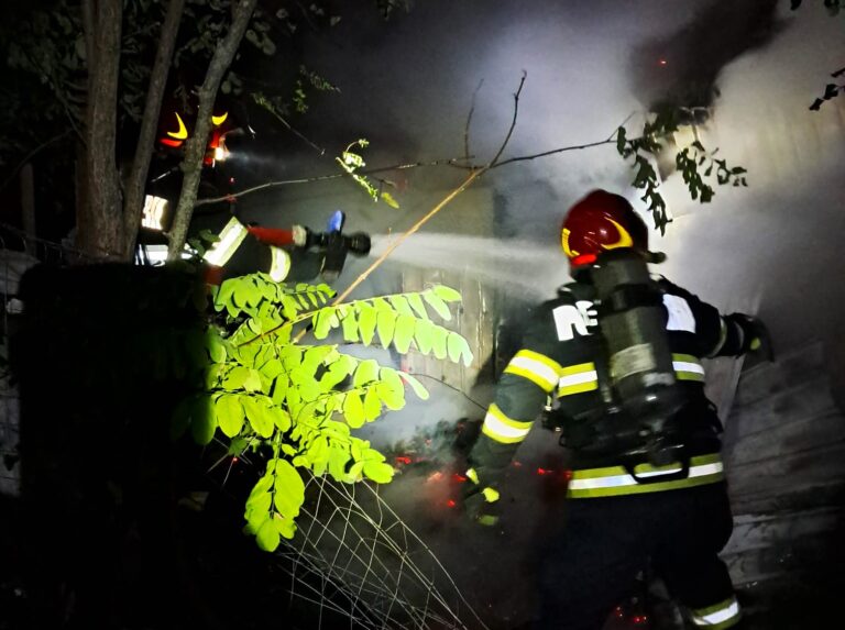 Alertă la o locuință din Huși, au intervenit pompierii