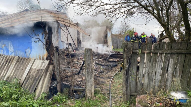 Un om a murit carbonizat într-un incendiu, la Racova, Gârceni