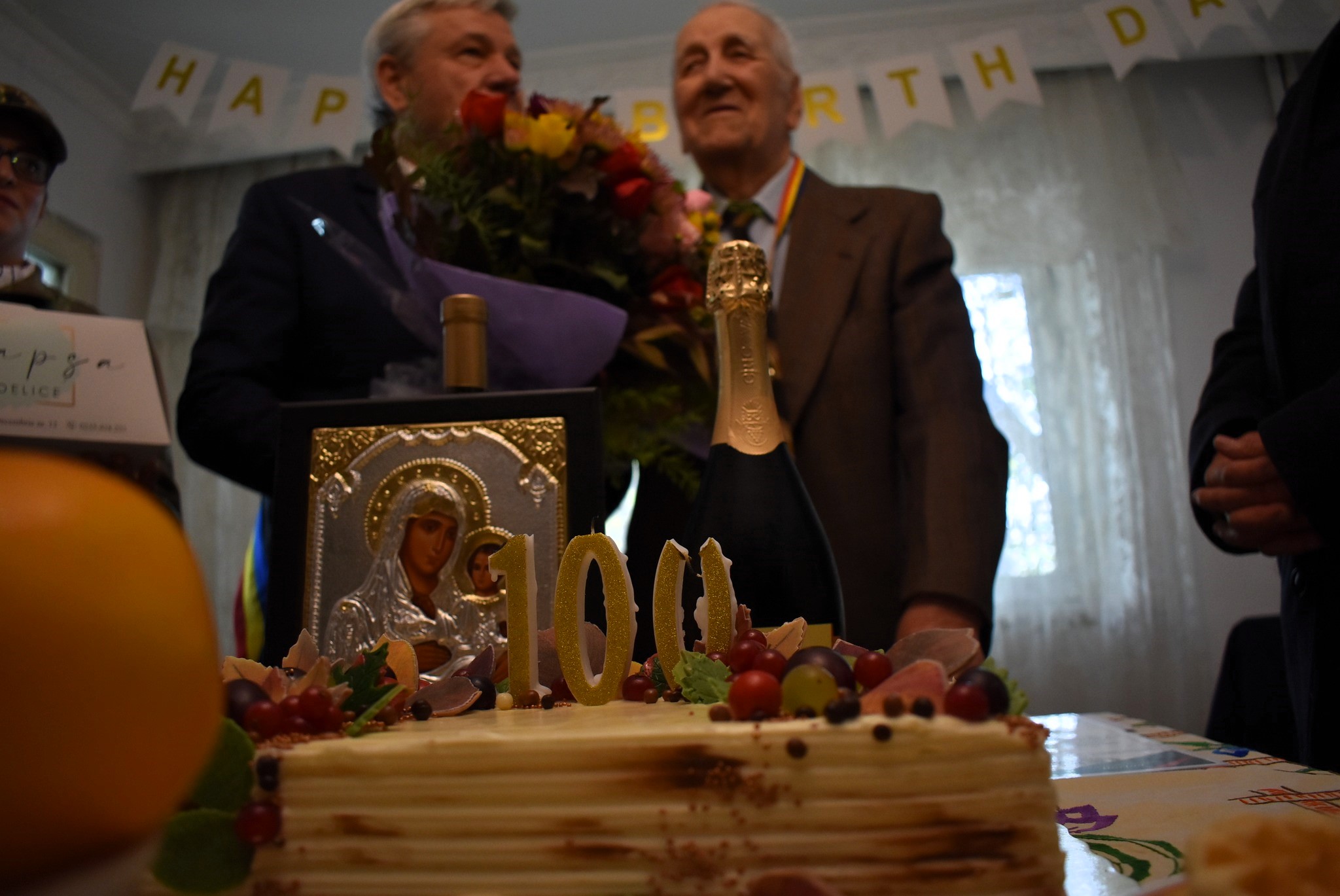 Veteranul bârlădean Vasile Pășcanu a împlinit 100 de ani. Sărbătoritul a dezvăluit secretul longevității 1 pascanu 100 de ani barlad1„