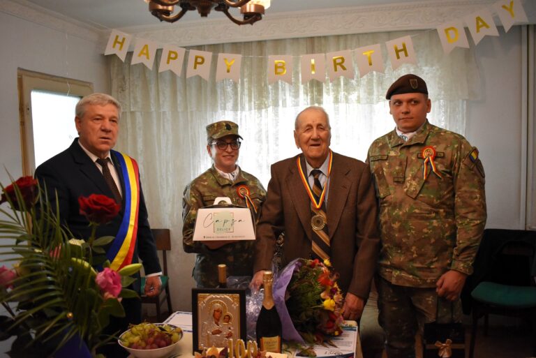 Veteranul bârlădean Vasile Pășcanu a împlinit 100 de ani. Sărbătoritul a dezvăluit secretul longevității