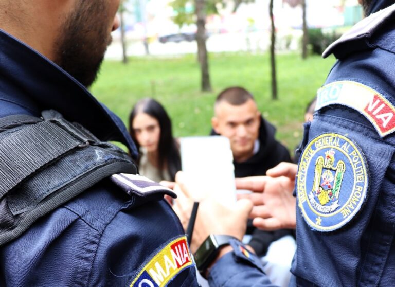 Polițiștii vasluieni au depistat zeci de elevi care chiuleau de la ore
