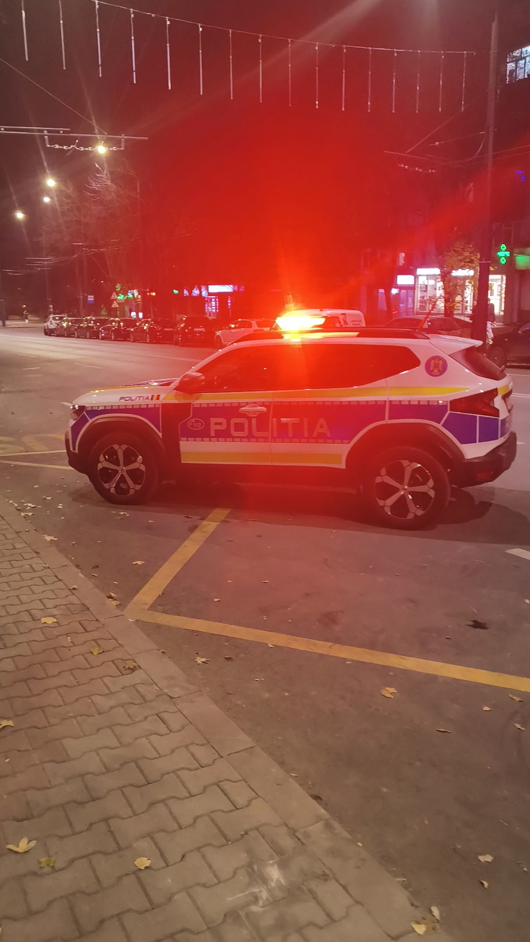 FOTO, VIDEO Intervenție pe strada Traian, la Vaslui, persoană blocată în casă 8 IMG20251101195636 01