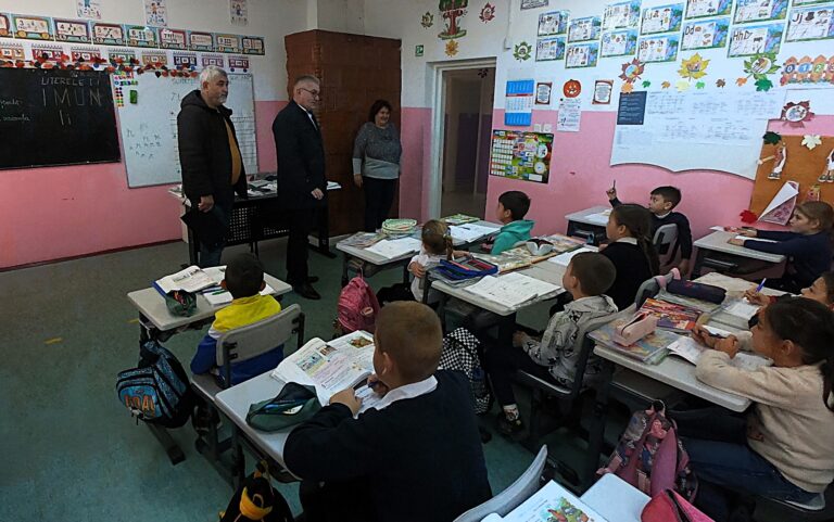 Copiii din Parpanița, Negrești, nu vor mai simți frigul în clase, iarna aceasta. Anunțul primarului orașului Negrești