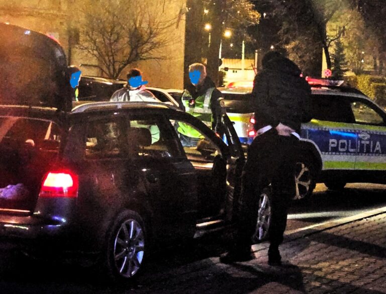 ACUM Operațiune a Poliției, la Vaslui, o mașină este percheziționată