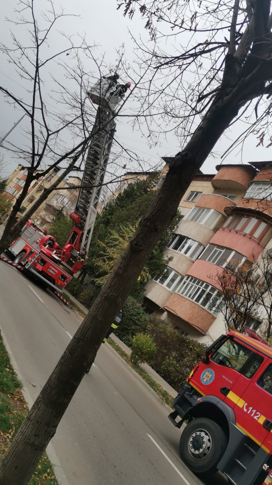 pompieri isu autoscara barlad 81