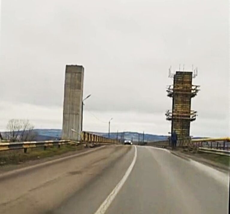 Golden Gate de Vaslui! Investiția scandaloasă, de sute de mii de lei, de la pasarela CFR (VIDEO)