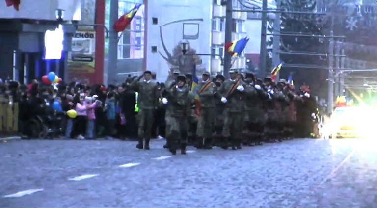 Ceremonial militar și depunere de coroane în centrul Vasluiului. De la ora 17.00, primarul Braniște inaugurează iluminatul de Sărbători