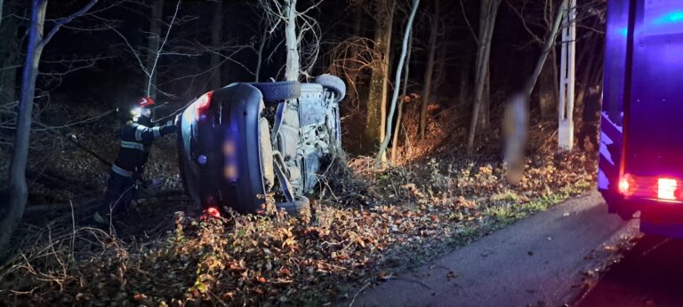 Accident, noaptea trecută, în pădurea Lipovăț, lângă Vaslui. Două persoane au ajuns la UPU