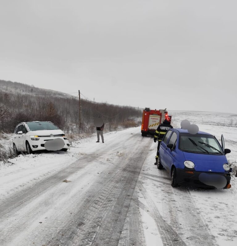 Accident la Giurcani, două mașini s-au ciocnit violent