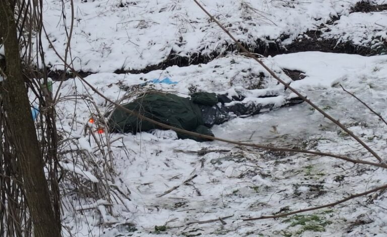 Un bărbat de 52 de ani, din Bahnari, Vaslui, a fost găsit mort într-o râpă