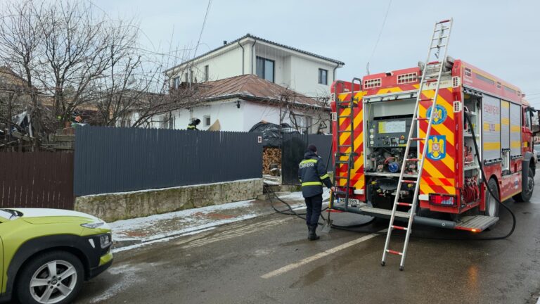 Incendiu la Vaslui, a ars o anexă la o casă din Cartierul 13 Decembrie