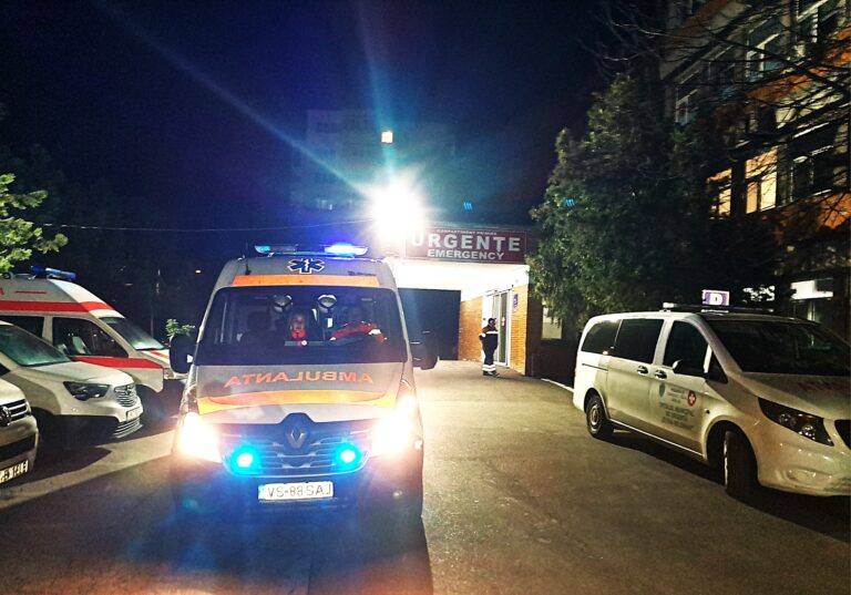 Ambulanțierii din Bârlad au salvat viața unui om care a ajutat salvatorii în pandemie