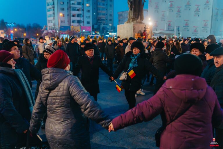 De Ziua Unirii Principatelor, vasluienii au jucat Hora Unirii în centrul orașului