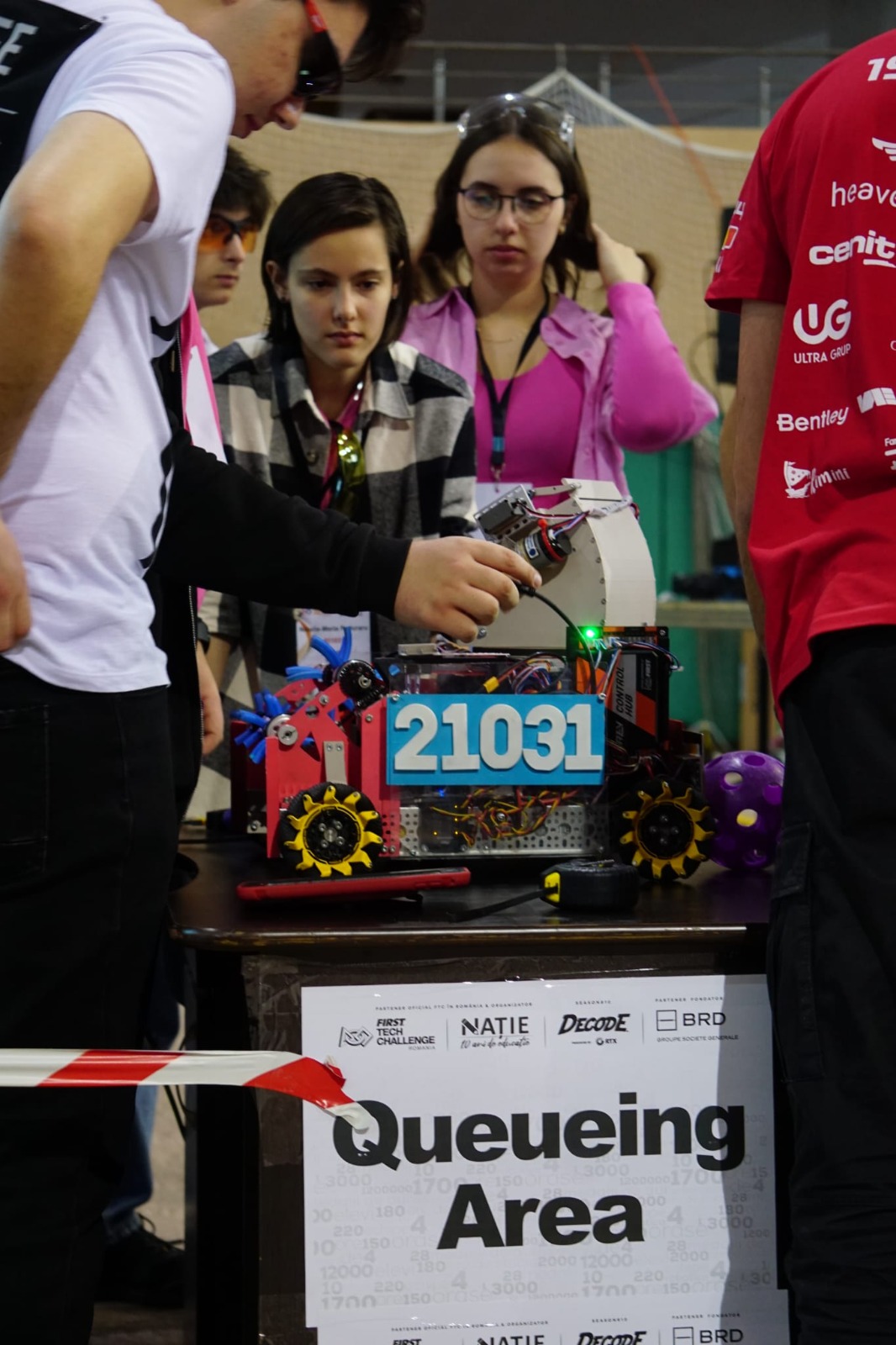 Felicitări echipei roLERbot, echipa de robotică a Liceului Teoretic “Emil Racoviță” Vaslui, pentru calificarea la etapa națională a competiției FIRST Tech Challenge! 18 Rolerbot 16