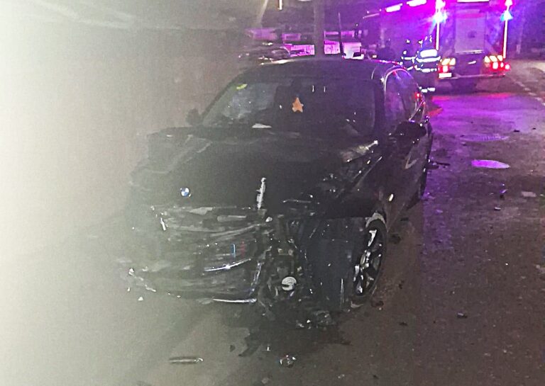 Un teribilist cu BMW, a făcut praf un alt BMW, la Bârlad, noaptea trecută