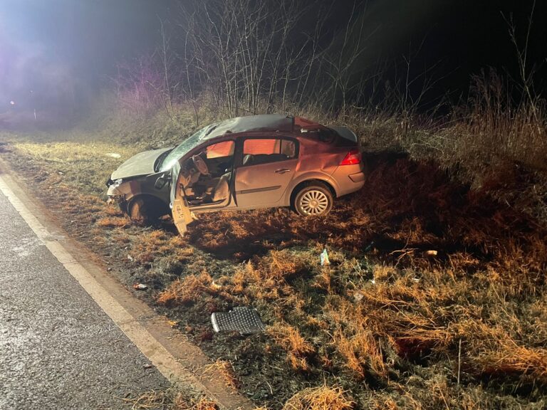 Accident la Negrești, noaptea trecută. Trei persoane, la un pas de moarte