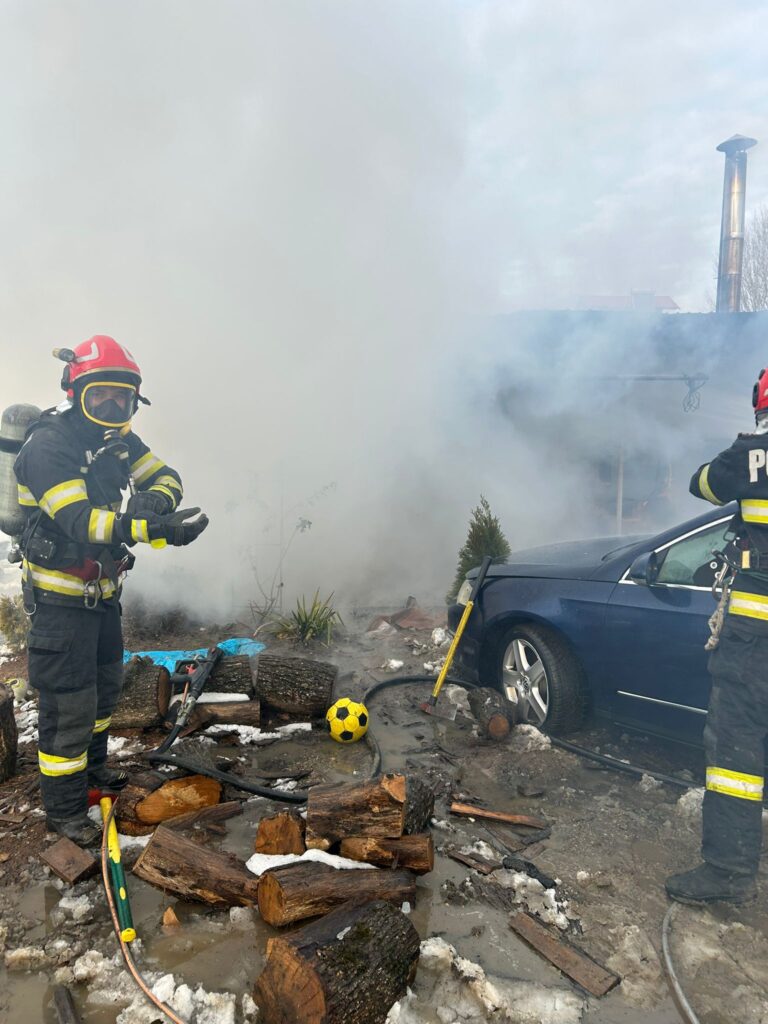 Incendiu la Bârlad! 30 de pui au pierit într-o anexă cuprinsă de flăcări