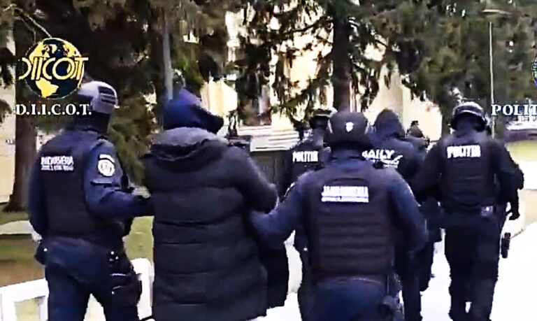 VIDEO Infractori violenți, din județul Vaslui, ridicați de DIICOT. Au furat milioane de euro, prin violență, în Germania