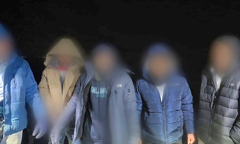 Cetățeni din Bangladesh prinși de Poliția de Frontieră, după ce au trecut râul Prut. Și călăuzele au fost prinse
