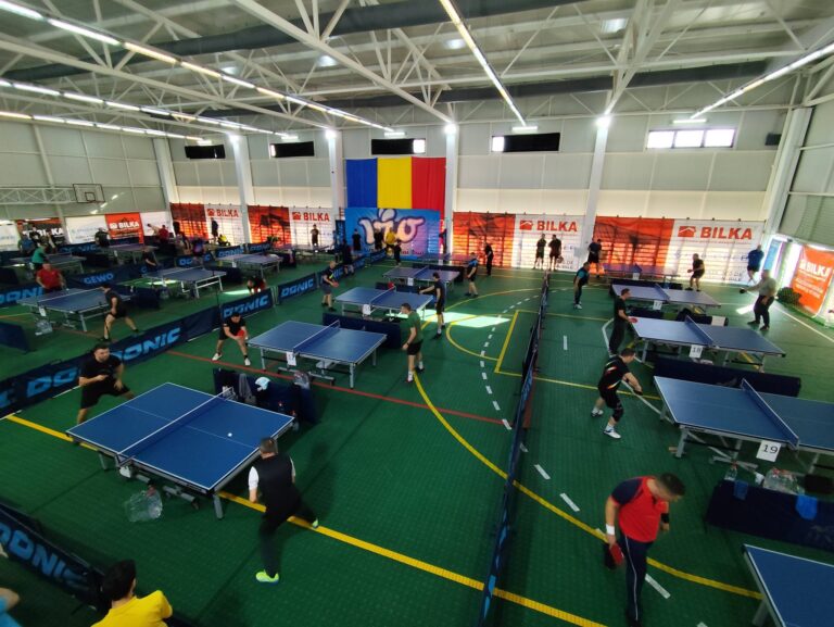FOTO Vasluiul a fost, sâmbătă, capitala tenisului de masă. Peste 160 de participanți la turneu