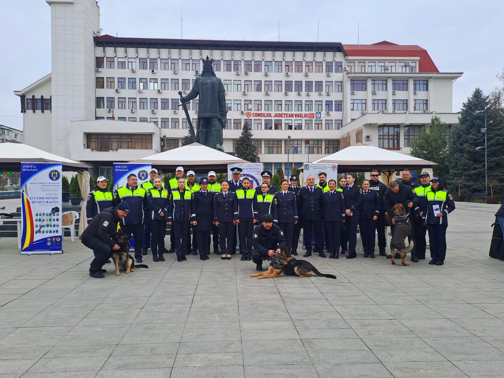 Mascații de la SAS Vaslui au simulat o răpire și eliberarea persoanei reținute, la Vaslui. Luni, expoziție la Negrești 1 656013827 2691218491259272 3140277574510550294 n