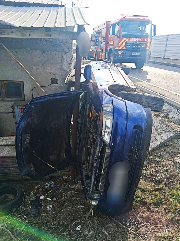 Accident ciudat la Bârlad, pe strada Trestiana. Fără victime, din fericire